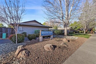 186 E Shasta Ave in Chico, CA - Foto de edificio - Building Photo