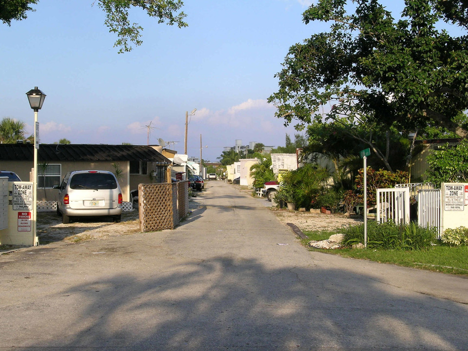 Tropical Trailer Park in Lantana, FL - Building Photo