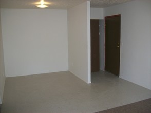 Gracely Gates Apartments in Cincinnati, OH - Building Photo - Interior Photo