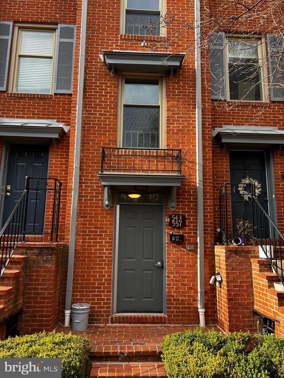 property at 549 Colecroft Ct