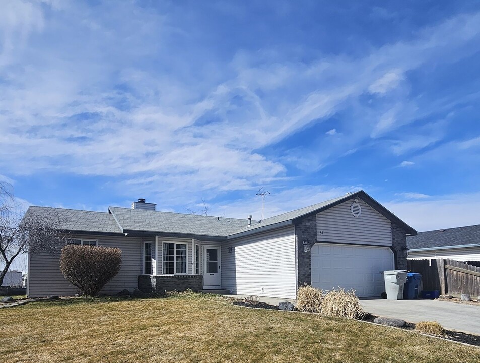 67 S Peppermint Dr in Nampa, ID - Building Photo