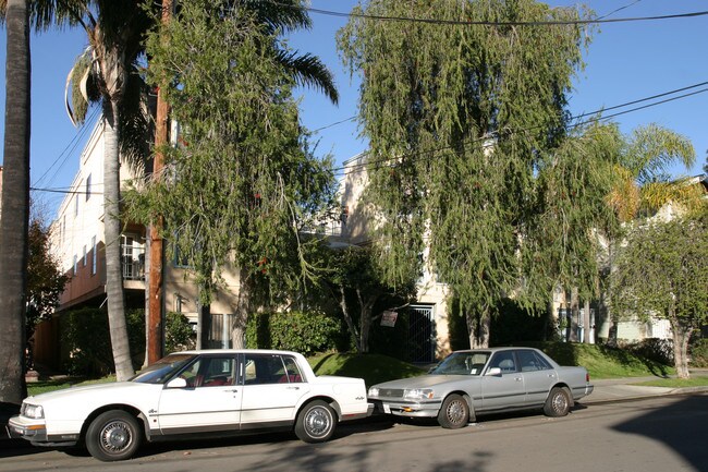 1145 Belmont Ave in Long Beach, CA - Building Photo - Building Photo