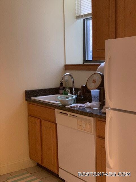 105 Queensberry St in Boston, MA - Building Photo