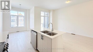 80 Lunay Dr. in Richmond Hill, ON - Building Photo - Building Photo