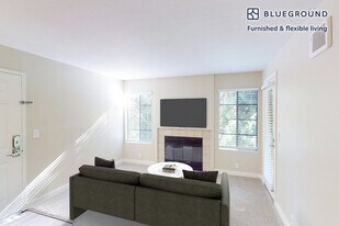 7205 Charmant Dr in San Diego, CA - Building Photo