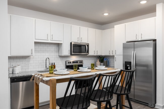 Madison Waterstar in Kissimmee, FL - Building Photo - Interior Photo