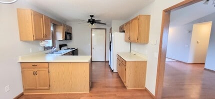 9205 Whispering Woods Dr in Fort Wayne, IN - Building Photo - Building Photo