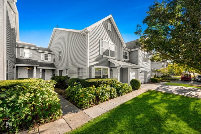 1429 Orleans Dr in Mundelein, IL - Building Photo - Building Photo