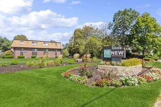 ReNew Taunton on Highland in Taunton, MA - Foto de edificio - Building Photo
