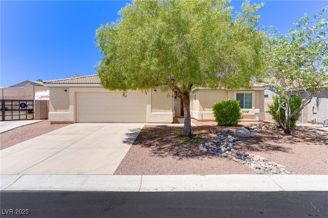 10225 Clarks Creek St in Las Vegas, NV - Building Photo