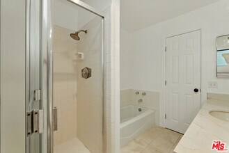 1640 S Bentley Ave in Los Angeles, CA - Building Photo - Building Photo