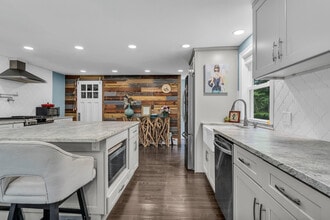 32 Twin Bridge Rd in Guilford, CT - Building Photo - Building Photo