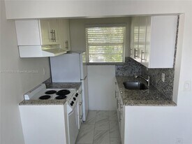 11890 NE 16th Ave in Miami, FL - Building Photo