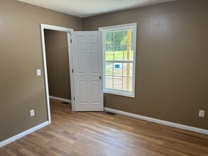 9110 New Jackson Hwy in Magnolia, KY - Building Photo - Building Photo