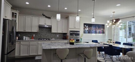 39 Periwinkle Dr in Monroe Township, NJ - Building Photo - Building Photo