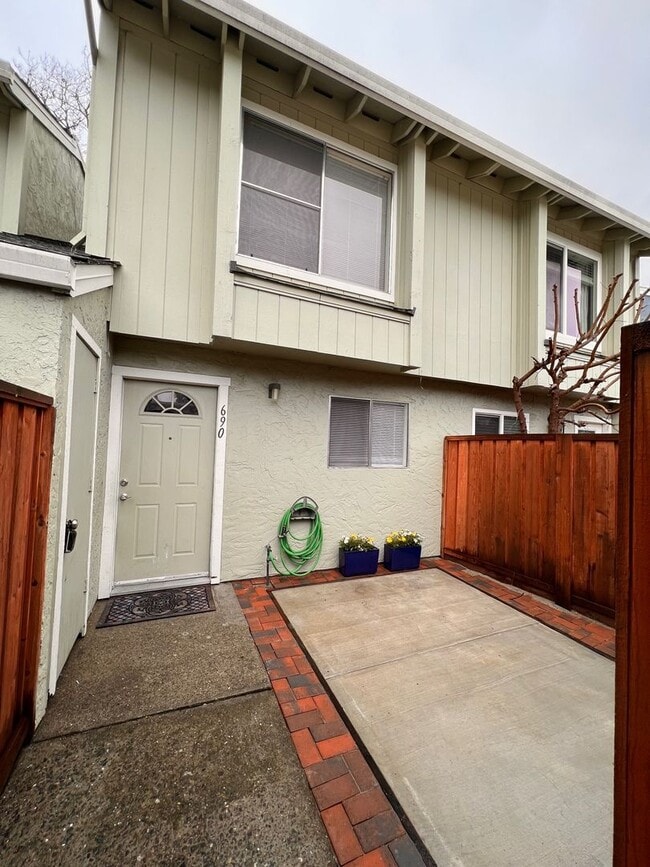 property at 690 Racquet Club Cir