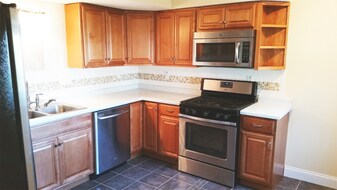 9830 71st St S, Unit Apartment 1 in Cottage Grove, MN - Building Photo