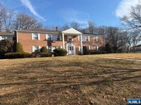 4 Rolling Ridge Rd in Montvale, NJ - Building Photo