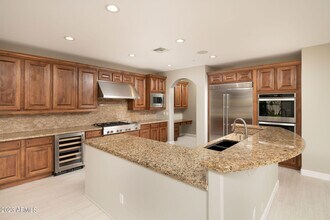 9818 E Edgestone Dr in Scottsdale, AZ - Foto de edificio - Building Photo