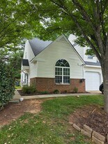 5028 Bartholomew's Ln in Greensboro, NC - Building Photo
