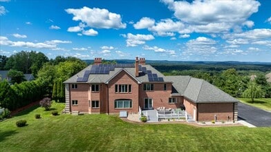 24 Hunting Ridge Dr in Simsbury, CT - Building Photo - Building Photo