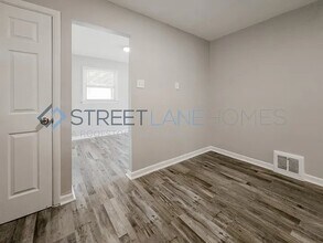 1052 Renshaw Dr in Ferguson, MO - Building Photo - Building Photo