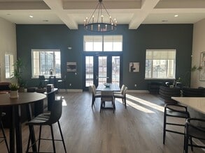 White Pines Apartments in Nampa, ID - Foto de edificio - Building Photo