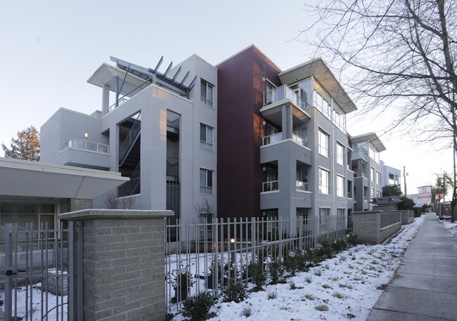 Point Grey Manor in Vancouver, BC - Building Photo - Building Photo