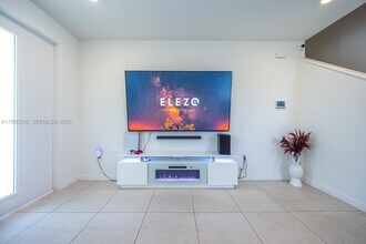 715 SE 17th Ave in Homestead, FL - Building Photo - Building Photo