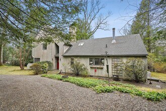 49 Twin Lakes Rd in South Salem, NY - Building Photo - Building Photo