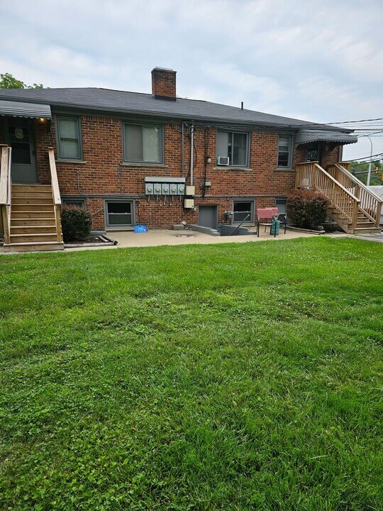 115 W 13 Mile Rd-Unit -#121 in Royal Oak, MI - Building Photo