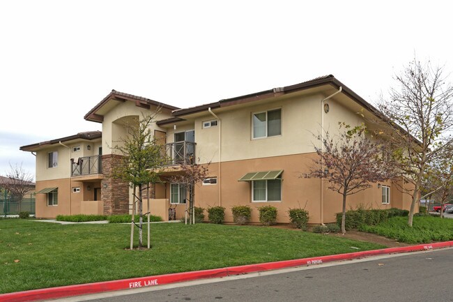 Tanager Springs II Apartments in Fresno, CA - Building Photo - Building Photo