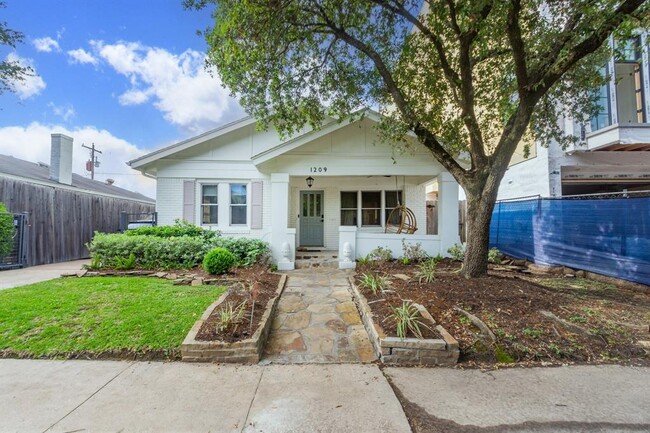 property at 1209 W Pierce St