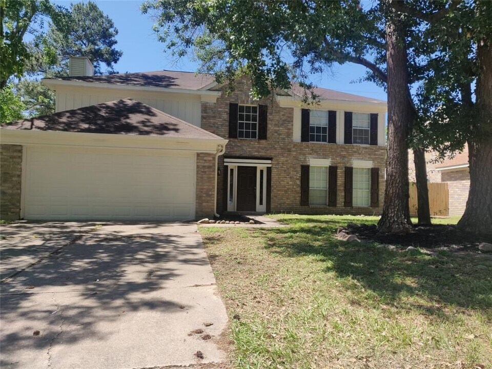 9326 Silver Tip Dr in Spring, TX - Building Photo