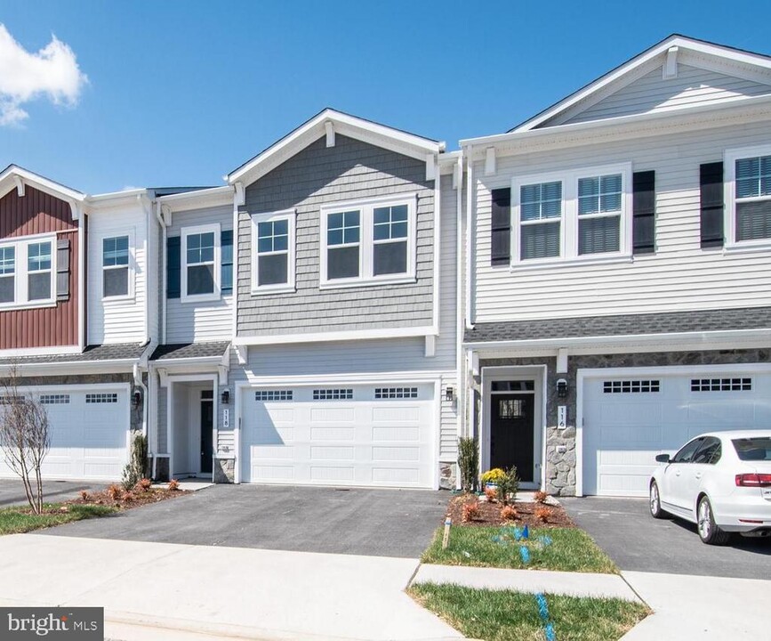 118 Choke Cherry Ct in Front Royal, VA - Foto de edificio