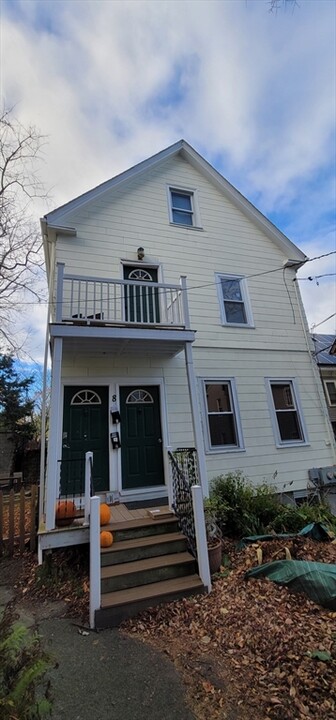 8 Albion Terrace in Somerville, MA - Foto de edificio