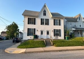 223 W North St, Unit 223 #1 in Waynesboro, PA - Building Photo