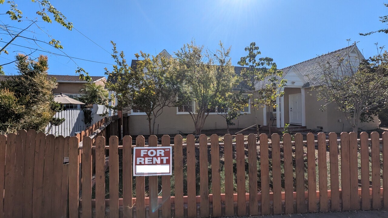 312 W Olive St in Inglewood, CA - Foto de edificio