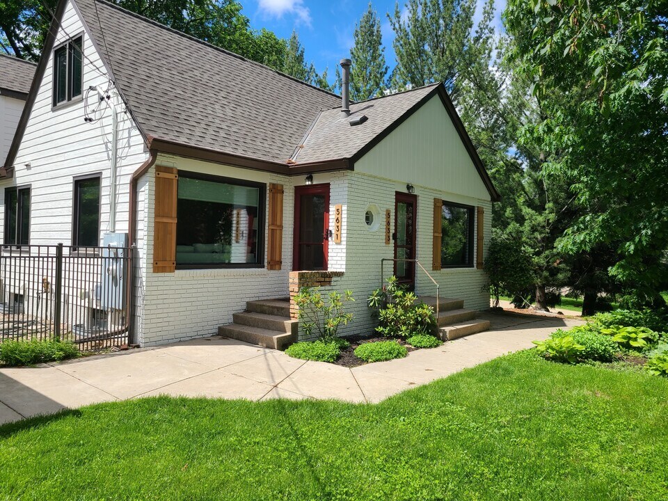 5633 Saint Croix Ave N in Minneapolis, MN - Foto de edificio
