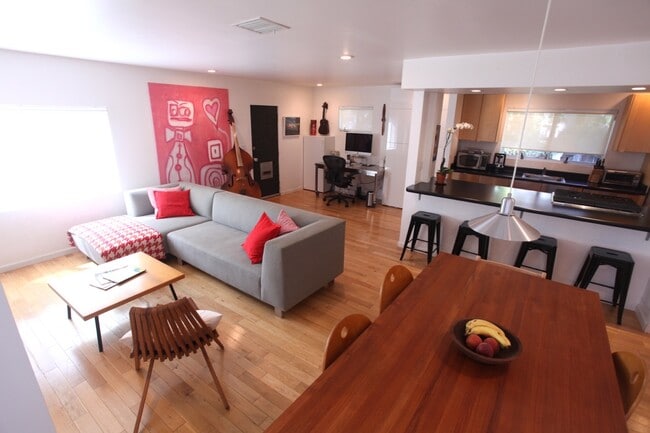 2112 Lake Shore Ave in Los Angeles, CA - Foto de edificio - Building Photo