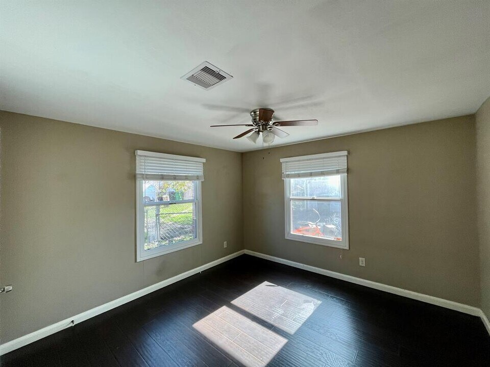 206 Frawley St in Houston, TX - Building Photo