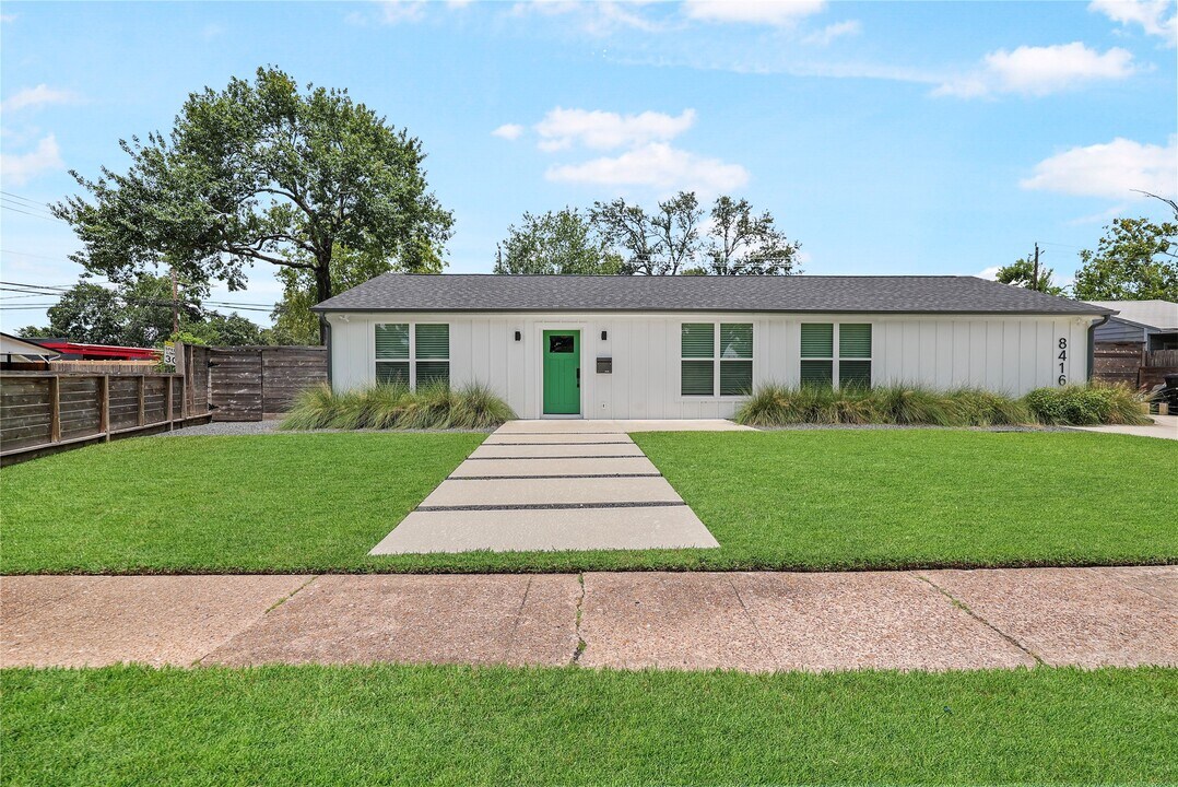 8416 Montridge Dr in Houston, TX - Building Photo