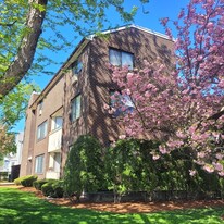 935 Washington St in Newton, MA - Building Photo