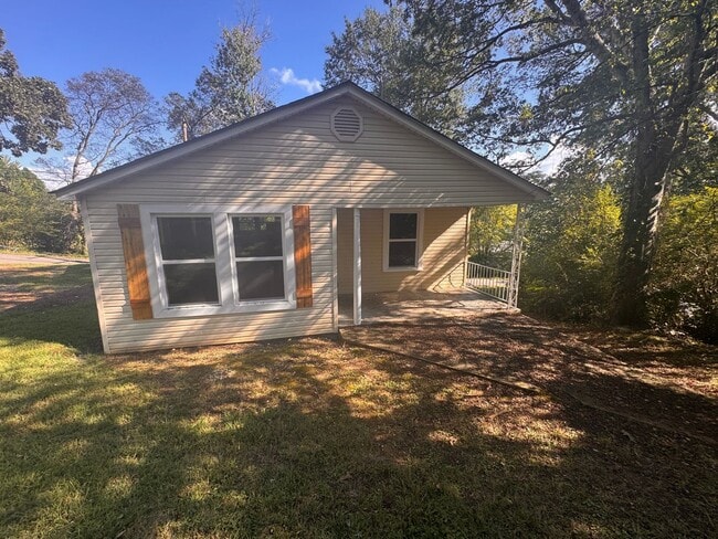 1329 Carlisle Ave in Guntersville, AL - Building Photo - Building Photo