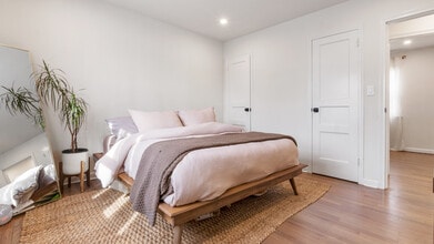 44 Schlosser Dr in Rochelle Park, NJ - Building Photo - Building Photo