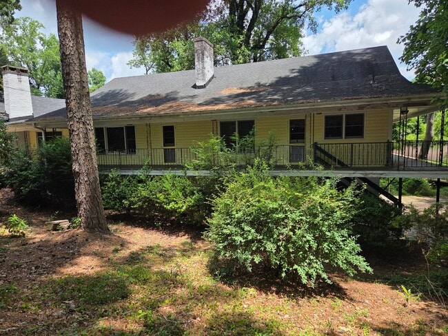 402 Pinecrest St