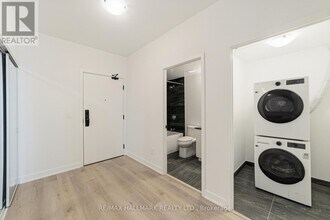 2075 Lakeshore Rd. in Burlington, ON - Building Photo - Building Photo