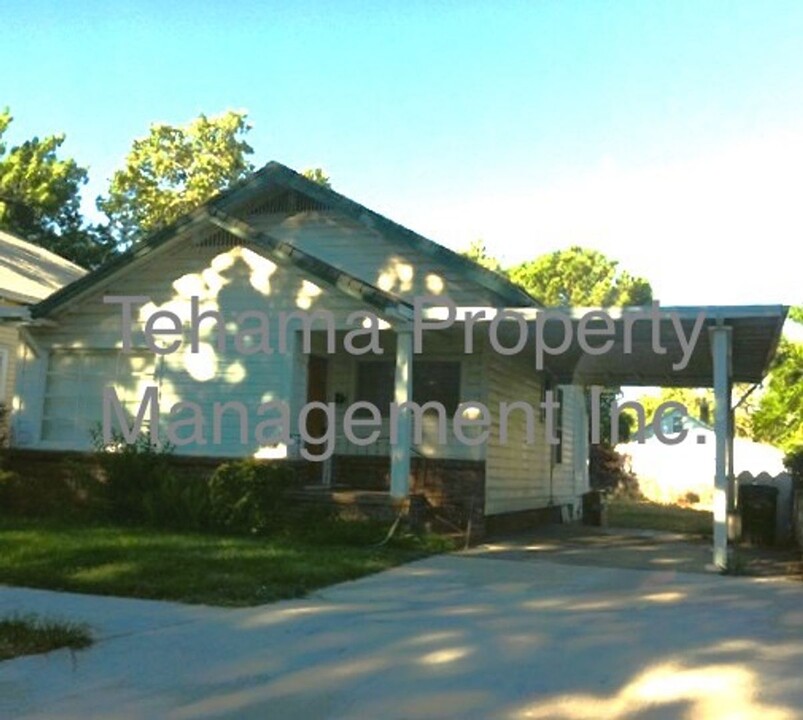 1043 Lincoln St in Red Bluff, CA - Building Photo