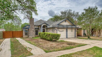4315 Lakebend W Dr in San Antonio, TX - Building Photo - Building Photo