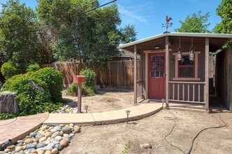 2148 E College Ave in Visalia, CA - Building Photo - Building Photo